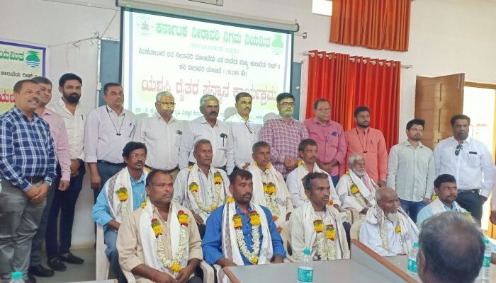 Singatalur drip farmers get felicitated for outstanding performance in crop production
