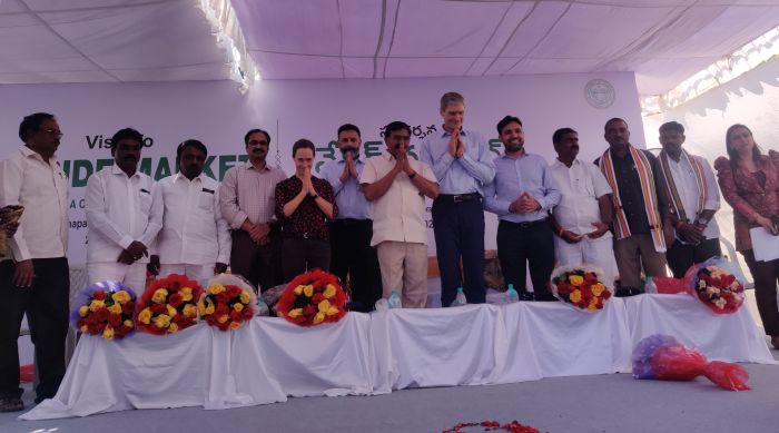 Syngenta Group CEO dedicates India’s largest I-CLEAN wayside market to the farmers